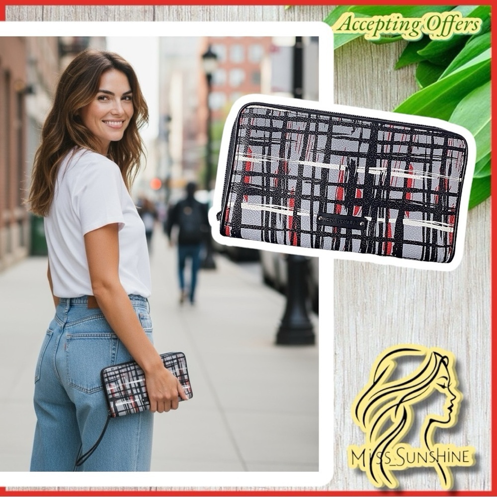 Vera Bradley - easy clean - wristlet - modern look - shopping buddy - useful